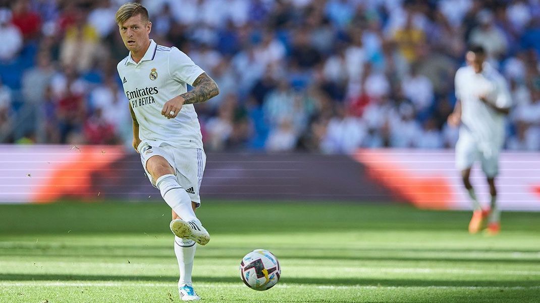 Ein weiterer Kicker schafft es auf das Treppchen der erfolgreichsten Influencer:innen unserer Zeit. Der deutsche Fußballspieler Toni Kroos spielt aktuell für Real Mardid.