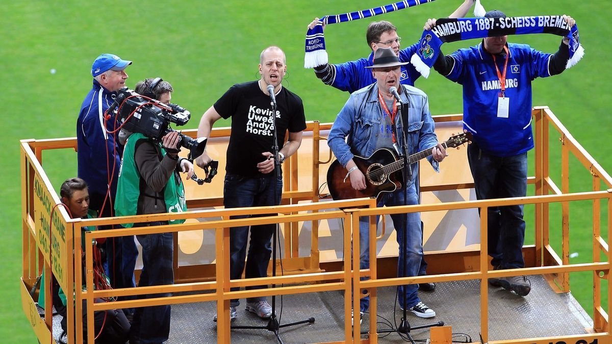 Lotto King Karl war bis 2019 Hymnensänger und Stadionsprecher beim HSV