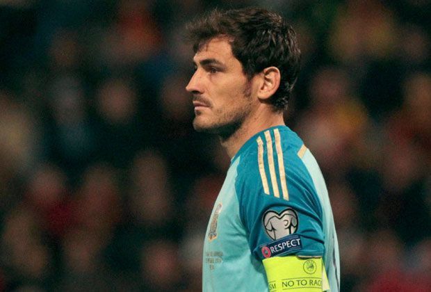 
                <strong>Iker Casillas (Spanien)</strong><br>
                Für Iker Casillas "müllert" es bei der Wahl. Komisch, ein Holländer findet sich nicht unter seinen Favoriten. Platz 1: Ronaldo / Platz 2: Ramos / Platz 3: Müller.
              