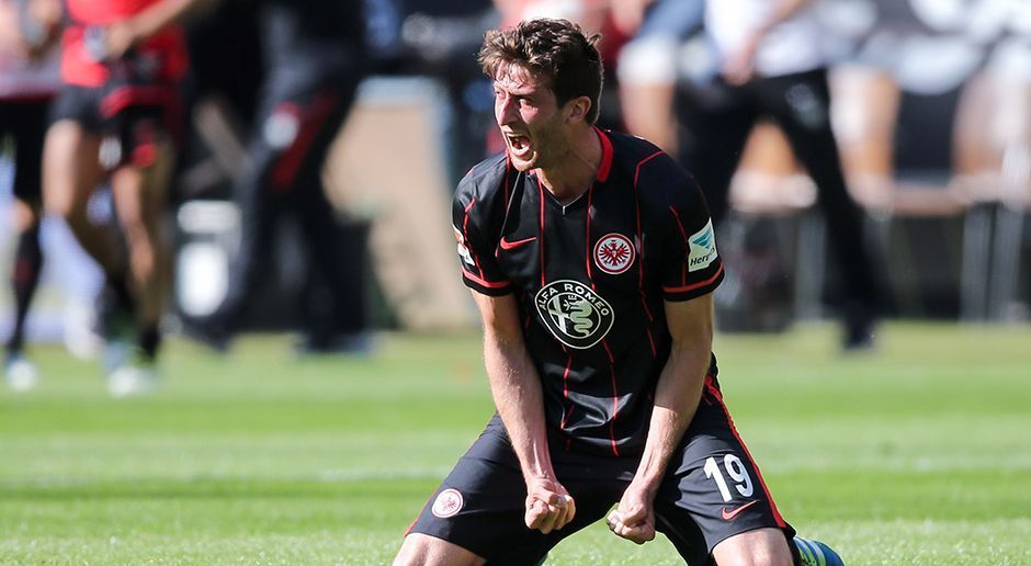 
                <strong>Eintracht Frankfurt</strong><br>
                Eintracht Frankfurt: Nach der 1:0-Niederlage gegen Werder Bremen steht am 34. Spieltag fest: Eintracht Frankfurt muss in die Relegation. Dabei kann man den Hessen nicht vorwerfen, dass sie es nicht versucht hätten. 113 Mal stand das Team von Trainer Niko Kovac im Abseits und schlägt damit sogar Bayern München (107), Borussia Dortmund (111) und Bayer Leverkusen (112).
              