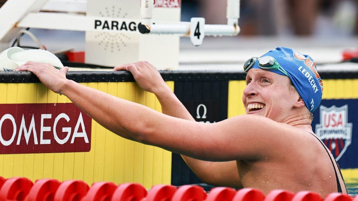 Katie Ledecky freut sich über den Weltrekord