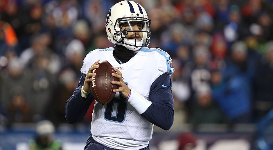 
                <strong>Platz 13: Tennessee Titans</strong><br>
                Die wichtigsten Neuzugänge in Nashville könnten die Coaches sein. Offensive Coordinator Matt LaFleur soll nach der Rams-Offense auch endlich Quarterback Marcus Mariota und die Titans auf Touren bringen. Dabei hilft besseres Personal mit einem endlich fitten Wide Receiver Corey Davis und Running Back Dion Lewis. Die Defense bekommt mit Malcolm Butler einen starken Cornerback neben Adoree Jackson und durch die hohen Draftpicks für Rashaan Evans und Harold Landry weiteres Talent im Pass Rush. Kurzum: Die Titans sind besser als im Vorjahr - die Divisional Playoffs müssen 2019 kein Zufall sein!
              