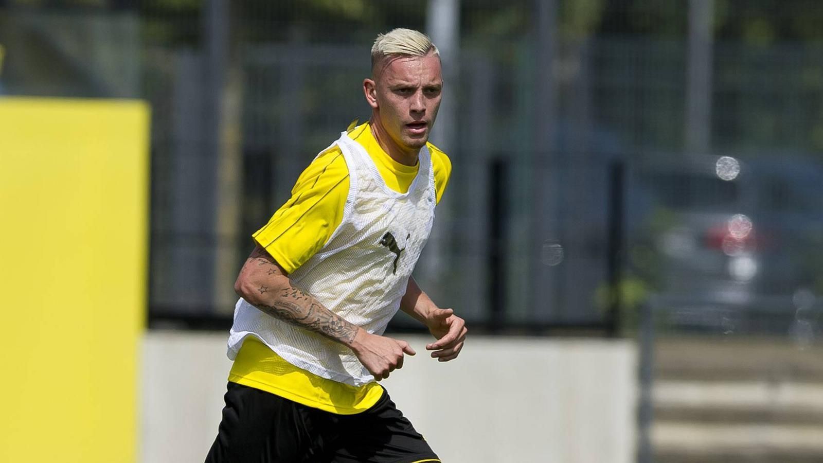 
                <strong>Borussia Dortmund</strong><br>
                Auch ein aktueller Pokalsieger spielt jetzt bei Borussia Dortmund. Willkommen Marius Wolf!
              