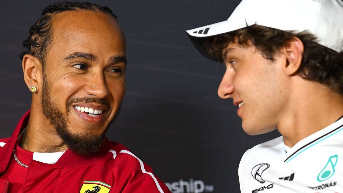 Ferrari-Fahrer Lewis Hamilton mit seinem Mercedes-Nachfolger Andrea Kimi Antonelli