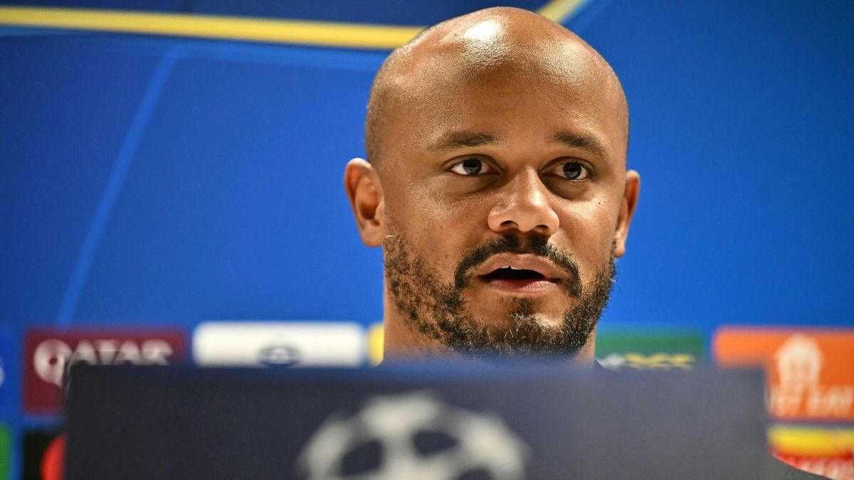 Kompany bei der Pressekonferenz in London