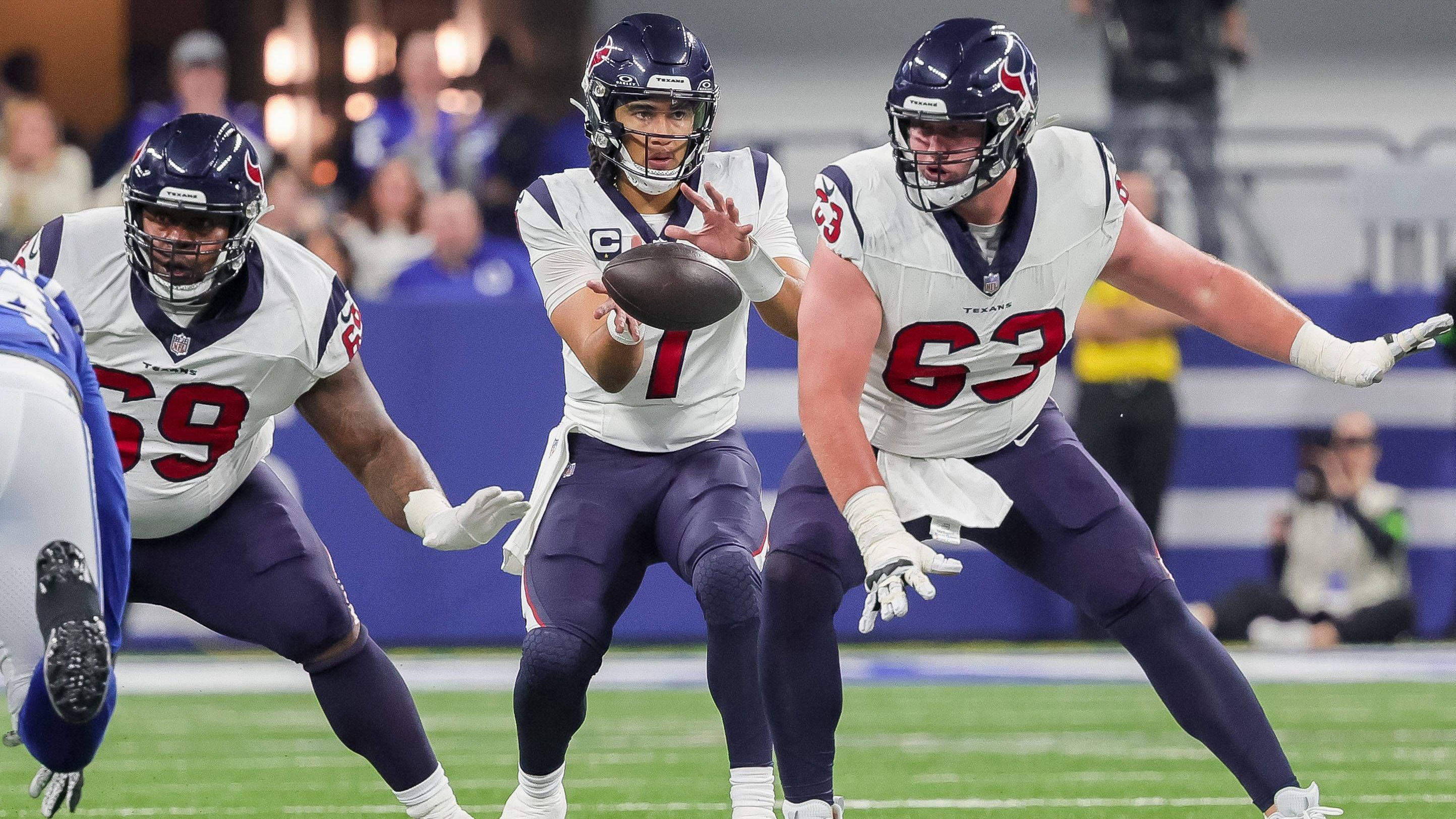 <strong>Gewinner: Houston Texans</strong><br>Wer hätte das gedacht? Im vergangenen Jahr waren die Texans noch eines der schlechtesten Teams der NFL, 2023 spielen sie in den Playoffs. Einer der entscheidenden Faktoren: Im Draft wählte die Franchise mit C.J. Stroud den richtigen Quarterback. Der Rookie-Spielmacher performt exzellent und führte sein Team sogar unerwartet zum Division-Titel in der AFC South.