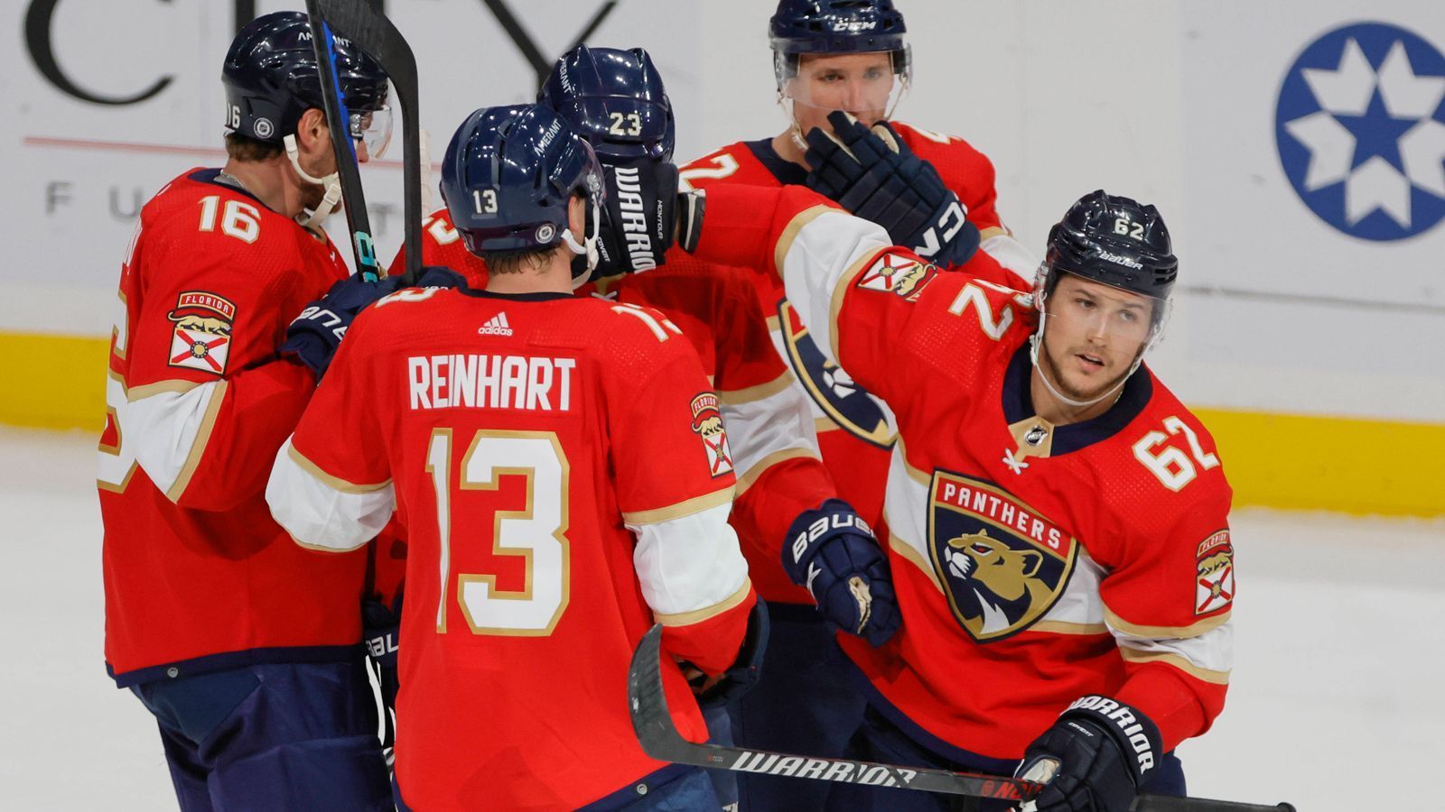 
                <strong>Florida Panthers</strong><br>
                Die Florida Panthers hatten auf der Couch den Einzug in die Playoffs gefeiert. Die Truppe aus Miami profitierte von den Niederlagen der Buffalo Sabres und Pittsburgh Penguins, um als eines der beiden besten Wild Card Teams in die Playoffs der Eastern Conference einzuziehen. 
              