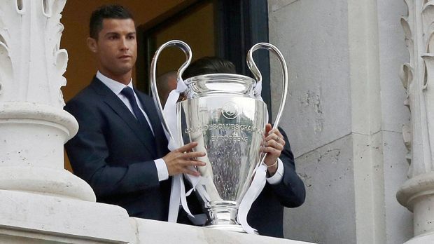 
                <strong>Cristiano Ronaldo</strong><br>
                Anzahl der Champions-League-Titel: 3Vereine: Manchester United (2008), Real Madrid (2014 und 2016)
              