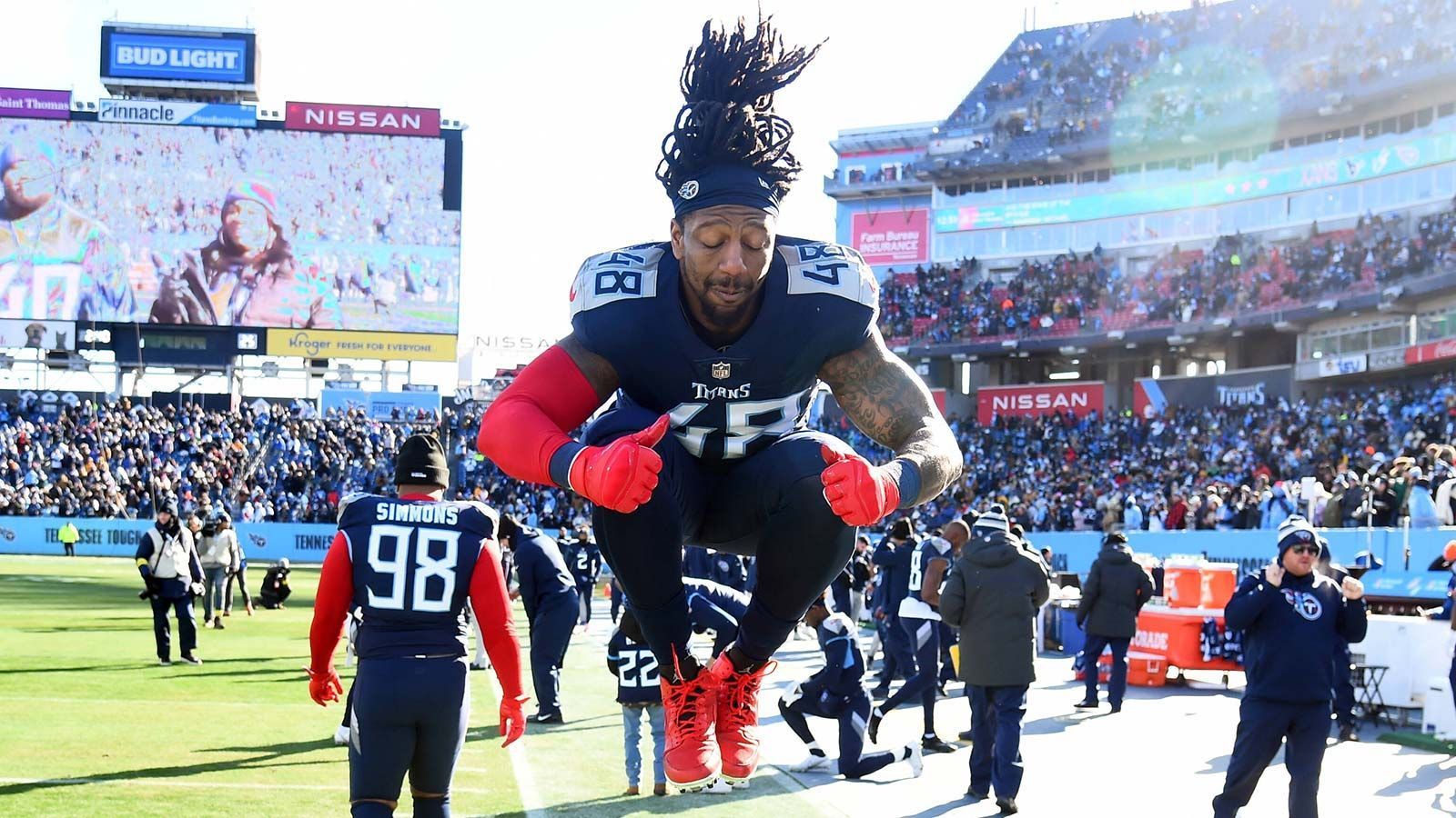 
                <strong>2021 - Tennessee Titans und Bud Dupree</strong><br>
                Nach sechs Jahren bei den Pittsburgh Steelers bekam Bud Dupree 2021 von den Tennessee Titans seinen großen Zahltag. 82,5 Millionen Dollar in fünf Jahren lautete die Vereinbarung zwischen Team und Spieler. Wegen mehrerer Verletzungen konnte der Linebacker aber nur in 22 von 34 möglichen Spielen auflaufen, sodass die Titans ihm für sieben Sacks und 35 Tackles in zwei Jahren knapp 34 Millionen Dollar zahlten. Im März 2023 wurde Dupree schließlich entlassen.
              