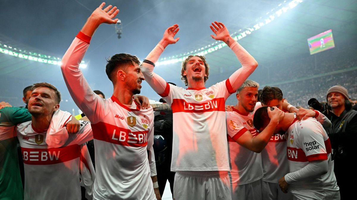 Atakan Karazor (l.) jubelt mit Nick Woltemade