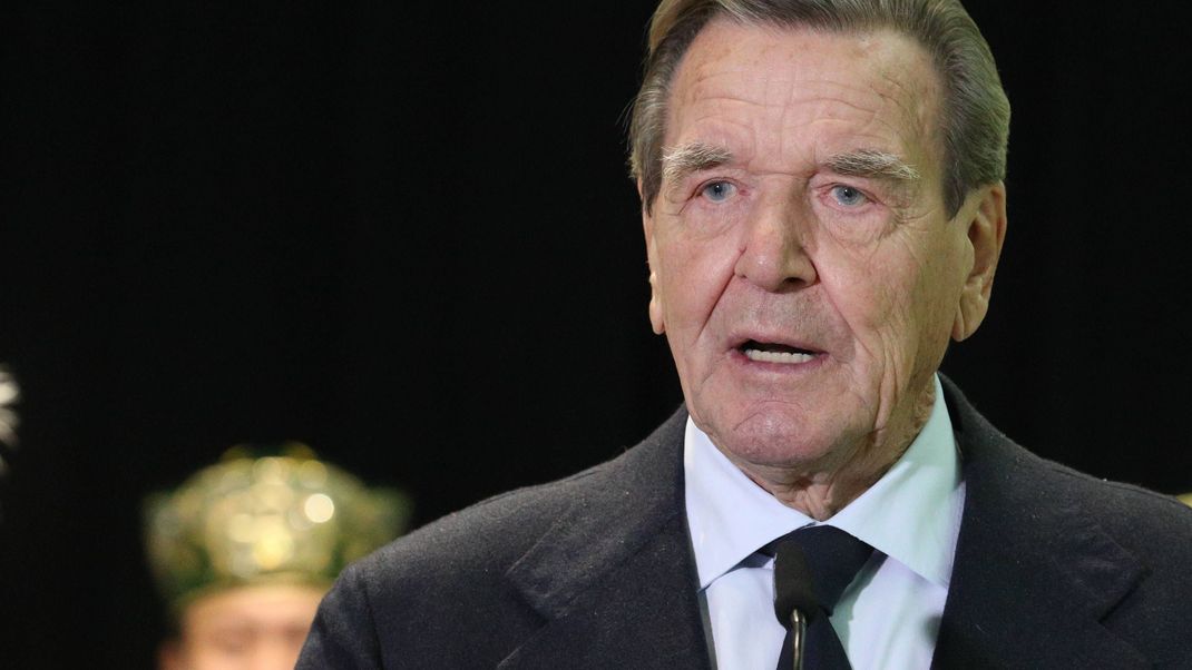 Archiv: Gerhard Schtöder bei Feierlichkeiten anlässlich des 30. Jahrestages der Aufnahme diplomatischer Beziehungen zwischen Kasachstan und Deutschland.