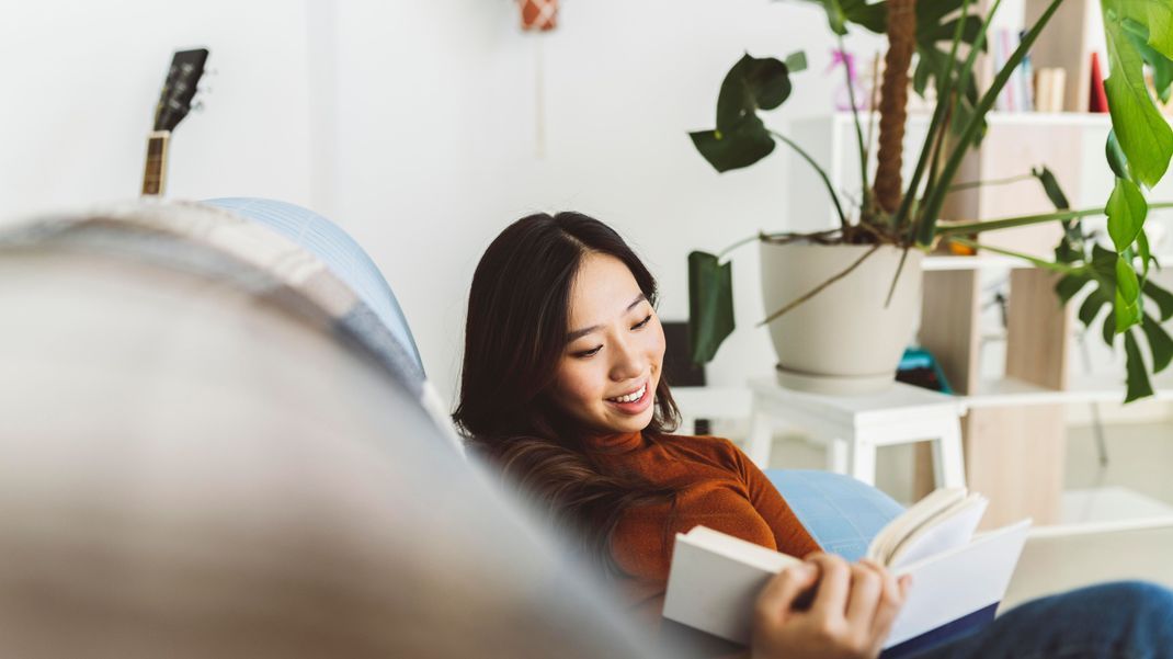 Egal ob Single oder in einer Beziehung: Liebesratgeber können helfen, neue Wege für die Liebe zu finden.