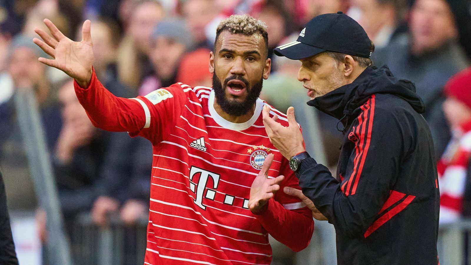 
                <strong>18:43 Uhr: Diskussion mit Choupo-Moting</strong><br>
                Tuchel ruft Eric Maxim Choupo-Moting zu sich. Sie diskutieren, gestikulieren. Wieder deutet der neue Bayern-Trainer seinen Spielern: Ruhe bewahren.
              