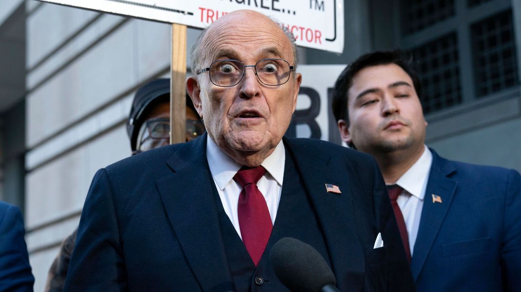 Rudy Giuliani, ehemaliger Bürgermeister von New York, wurde auf 148 Millionen US-Dollar Schadenersatz verklagt.