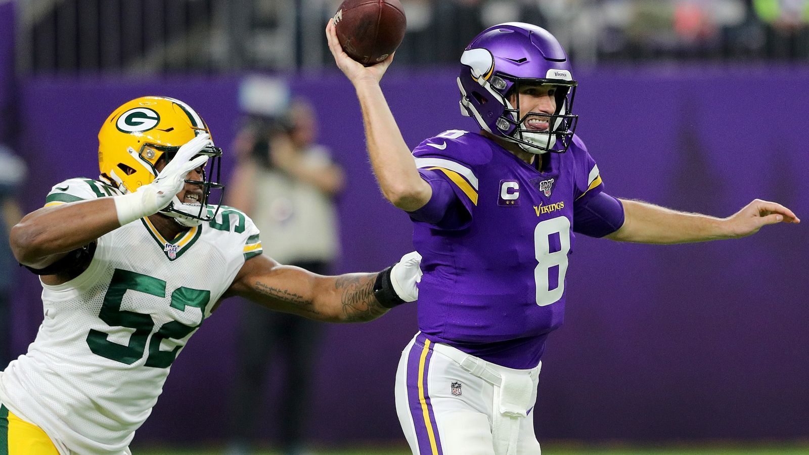 
                <strong>Verlierer: Kirk Cousins</strong><br>
                Im Monday Night Game beim 10:23 gegen die Packers erlebte Vikings Quarterback Kirk Cousins einen Abend zum Vergessen. "Captain Kirk" wurde bei 16 von 31 erfolgreichen Pässen und mageren 122 Passing Yards und einem Touchdown gehalten. Darüber hinaus warf er eine Interception. Die Packers-Defense legte eine großartige Leistung an den Tag und sackte Cousins fünf Mal. Allein Outside Linebacker Za'Darius Smith war für 3,5 Sacks verantwortlich.
              