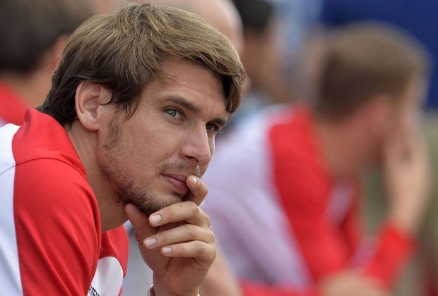 
                <strong>Patrick Helmes (1. FC Köln)</strong><br>
                Eine bittere Diagnose musste Patrick Helmes zuletzt schlucken: Der Kölner Torjäger hat einen Knorpelschaden in der Hüfte und fällt für unbestimmte Zeit aus.
              