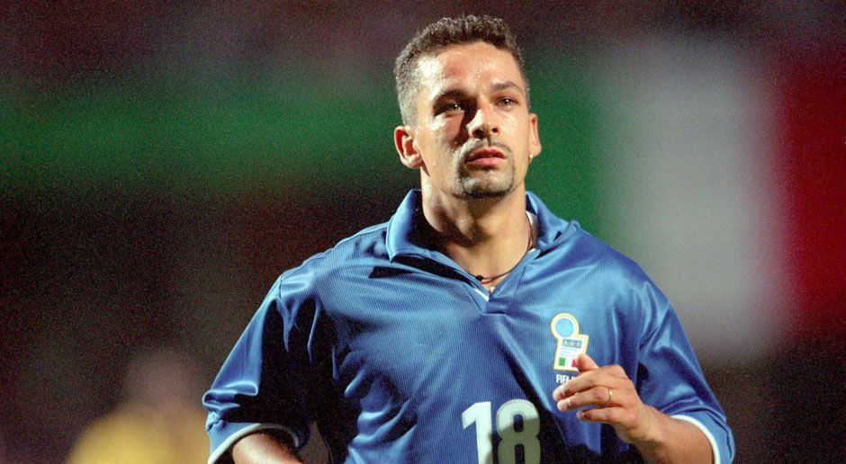 
                <strong>Platz 15: u.a. Roberto Baggio (Italien, 9 Tore)</strong><br>
                Auch Roberto Baggio konnte sich während seiner Nationalmannschaftskarriere auf den geteilten 15. Platz schießen. 
              