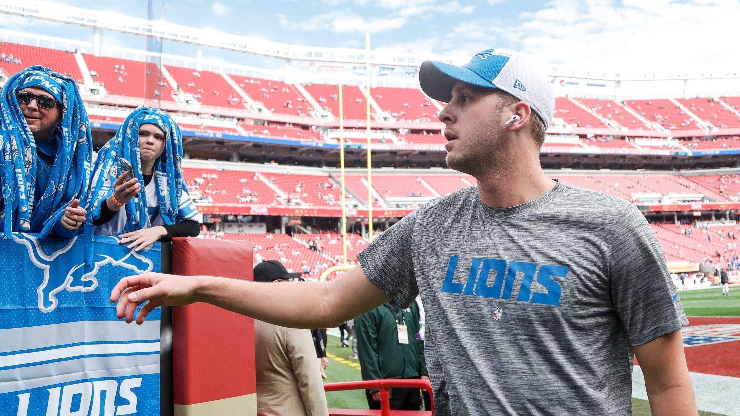 <strong>Quarterback: Jared Goff (Detroit Lions)</strong><br>Der Nummer-1 Pick des Drafts 2016 erlebt bei den Lions einen zweiten Frühling. Aus dem Nichts führte er die Franchise in ihr erstes NFC Championship Game seit 1957. Am Ende musste sich Detroit gegen die San Francisco 49ers geschlagen geben. Goff hat sich mit starken Leistungen für eine Vertragsverlängerung empfohlen, die er kommende Saison zementieren kann.