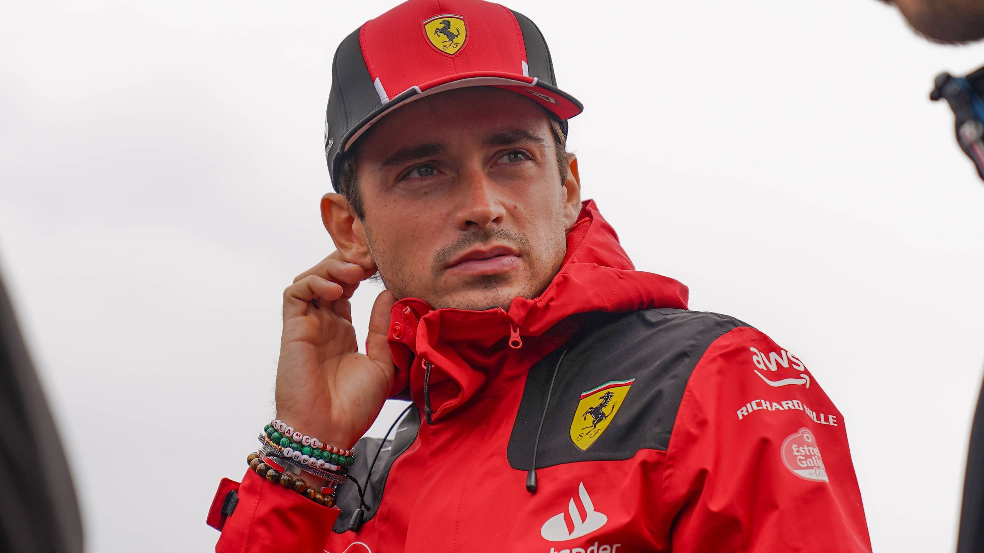 <strong>Platz 2: Charles Leclerc (Ferrari)<br></strong>Leider konnte der Monegasse seine fantastische Pole nicht mit einem Rennsieg krönen. Trotzdem war er der beste menschliche Fahrer des Wochenendes. Geschlagen wurde er nur von einem Cyborg ...