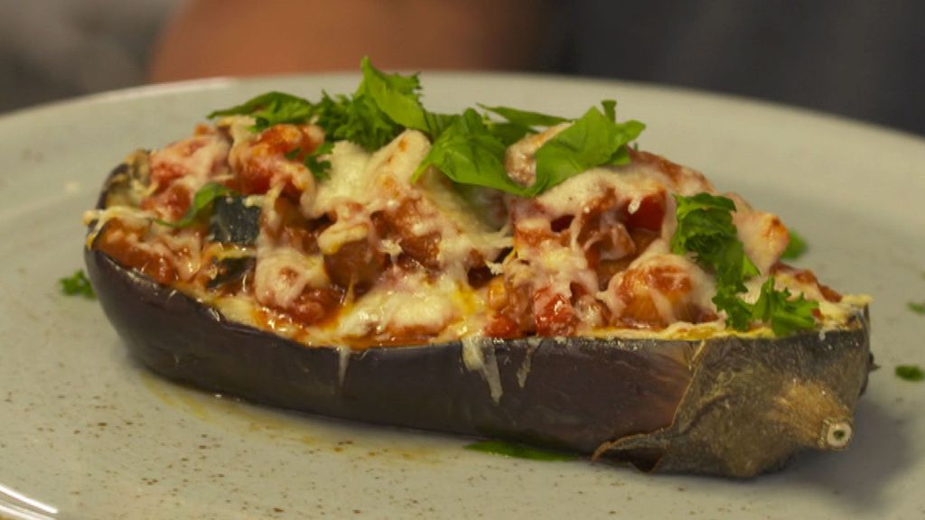 Vegetarisch gefüllte Aubergine