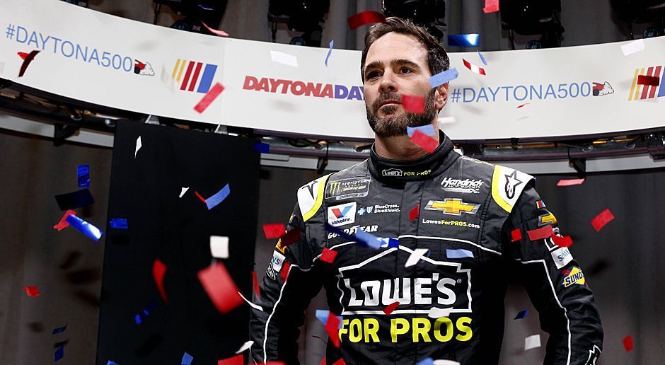 
                <strong>Jimmie Johnson (NASCAR)</strong><br>
                Mit der Formel 1 kann auch die NASCAR-Series nicht mithalten. Topverdiener Jimmie Johnson nagt mit 14.2 Millionen Dollar (11.6 Mio Euro) Jahresgehalt laut Forbes-Angaben aber selbstverständlich auch nicht am Hungertuch.
              