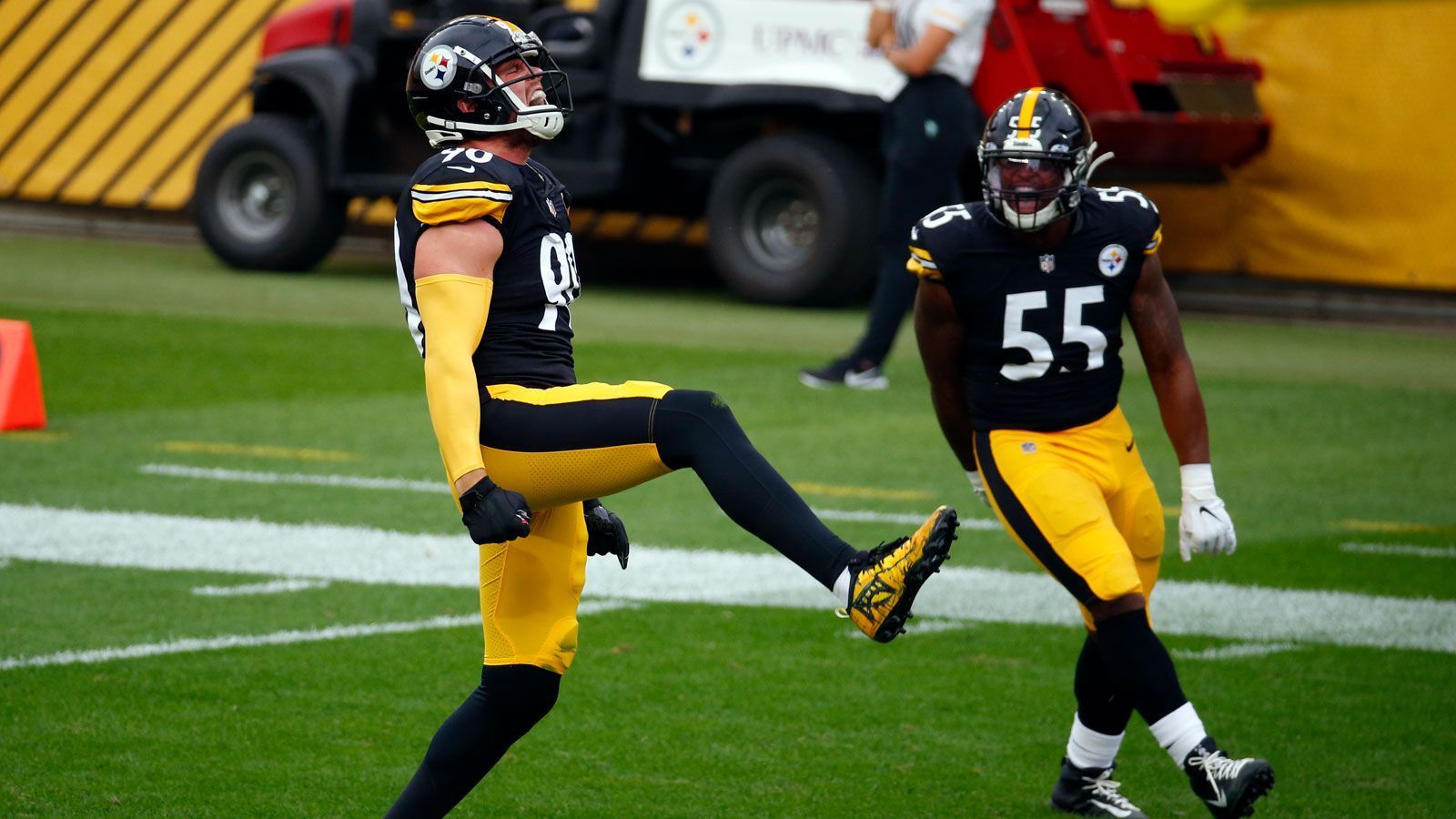 
                <strong>AFC - Outside Linebackers (zwei Spieler) </strong><br>
                T.J. Watt (Pittsburgh Steelers; im Bild links) und A.J. Klein (Buffalo Bills) -Ähnlich wie Myles Garrett gilt auch T.J. Watt als heißer Kandidat für den Titel des "Defensive Player of the Year": Mit neun Sacks, 24 Solo Tackles und einer Interception spielt der jüngere Bruder von J.J. Watt eine beeindruckende Saison. Bills-Neuzugang A.J. Klein entwickelt sich in einer starken Buffalo-Defense sofort zum Leistungsträger und liefert mit 30 Solo-Tackles, 3,5 Sacks und zwei Forced Fumbles eine nicht weniger starke Spielzeit ab.
              