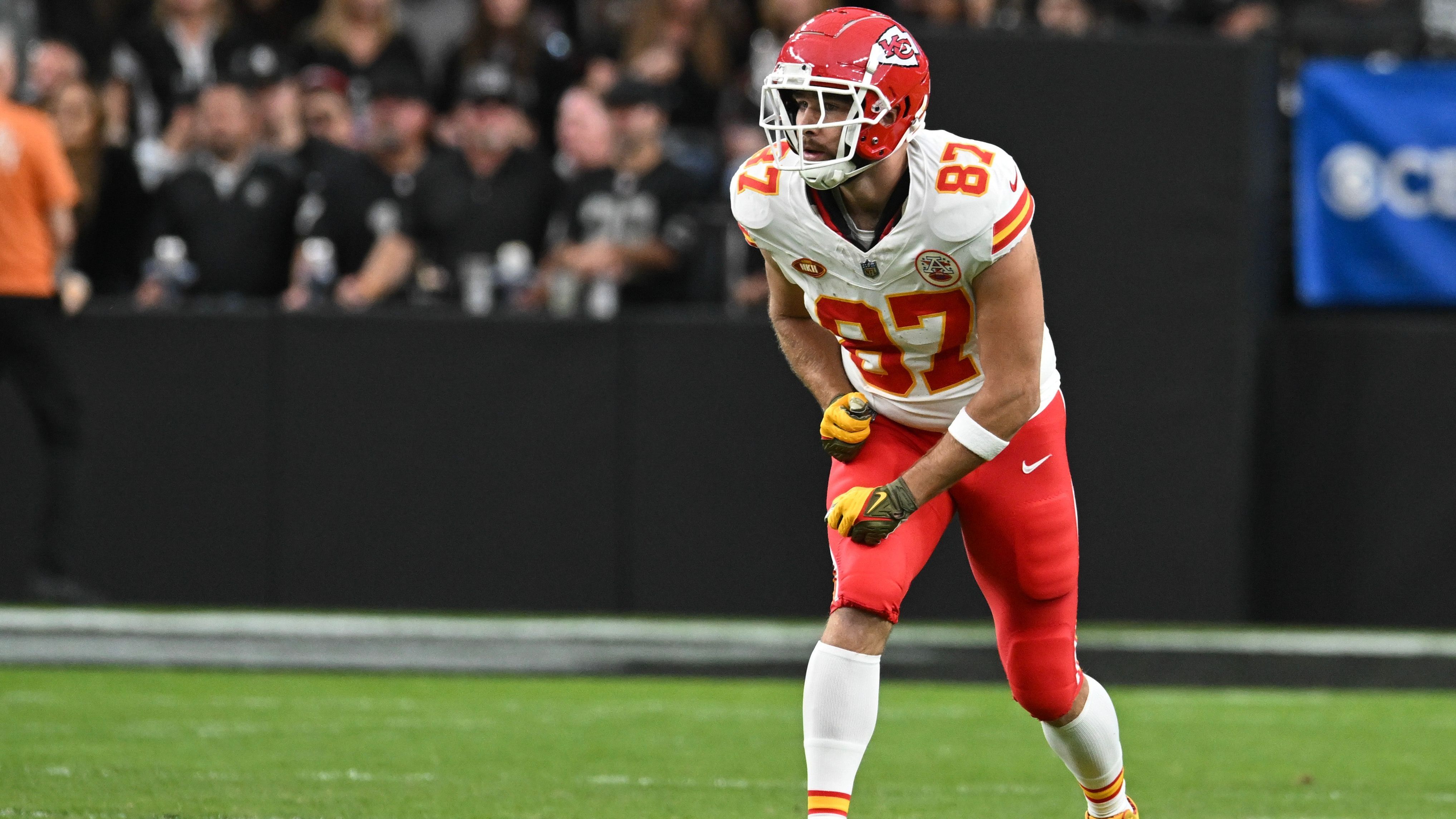 <strong>Tight End<br></strong>1. Platz: Travis Kelce (Chiefs, Foto) - 17,1 Millionen US-Dollar über zwei Jahre<br>2. Platz: T. J. Hockenson (Vikings) - 16,5 Millionen US-Dollar über vier Jahre<br>3. Platz: George Kittle (49ers) - 15 Millionen US-Dollar über fünf Jahre<br>4. Platz: Dallas Goedert (Eagles) - 14,3 Millionen US-Dollar über vier Jahre<br>5. Platz: Mark Andrews (Ravens) - 14 Millionen US-Dollar über vier Jahre