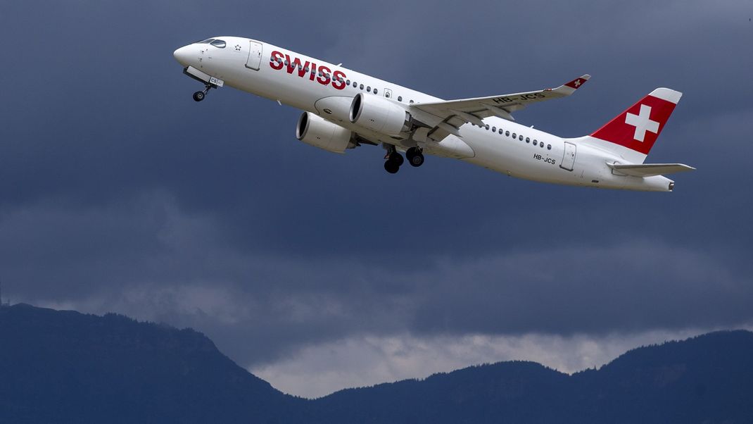 Ein Airbus der Swiss musste wegen Rauchs in der Kabine notfallmäßig landen.