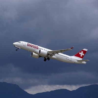 Ein Airbus der Swiss musste wegen Rauchs in der Kabine notfallmäßig landen.