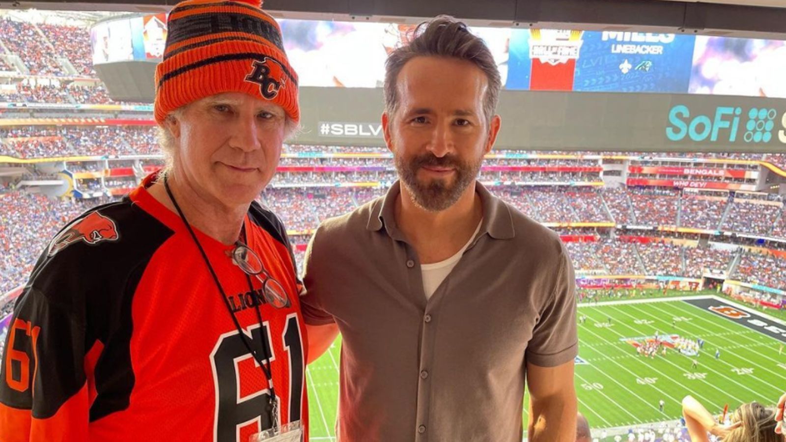 
                <strong>Will Ferrell und Ryan Reynolds</strong><br>
                Die Schauspieler Will Ferrell (li.) und Ryan Reynolds sahen sich den Super Bowl ebenfalls live an. Beide verbindet nicht nur die Leidenschaft zum Football, sondern auch zum Fußball. Ferrell investierte in den MLS-Klub Los Angeles FC, Reynolds in den fünftklassigen, englischen Klub Wrexham. 
              