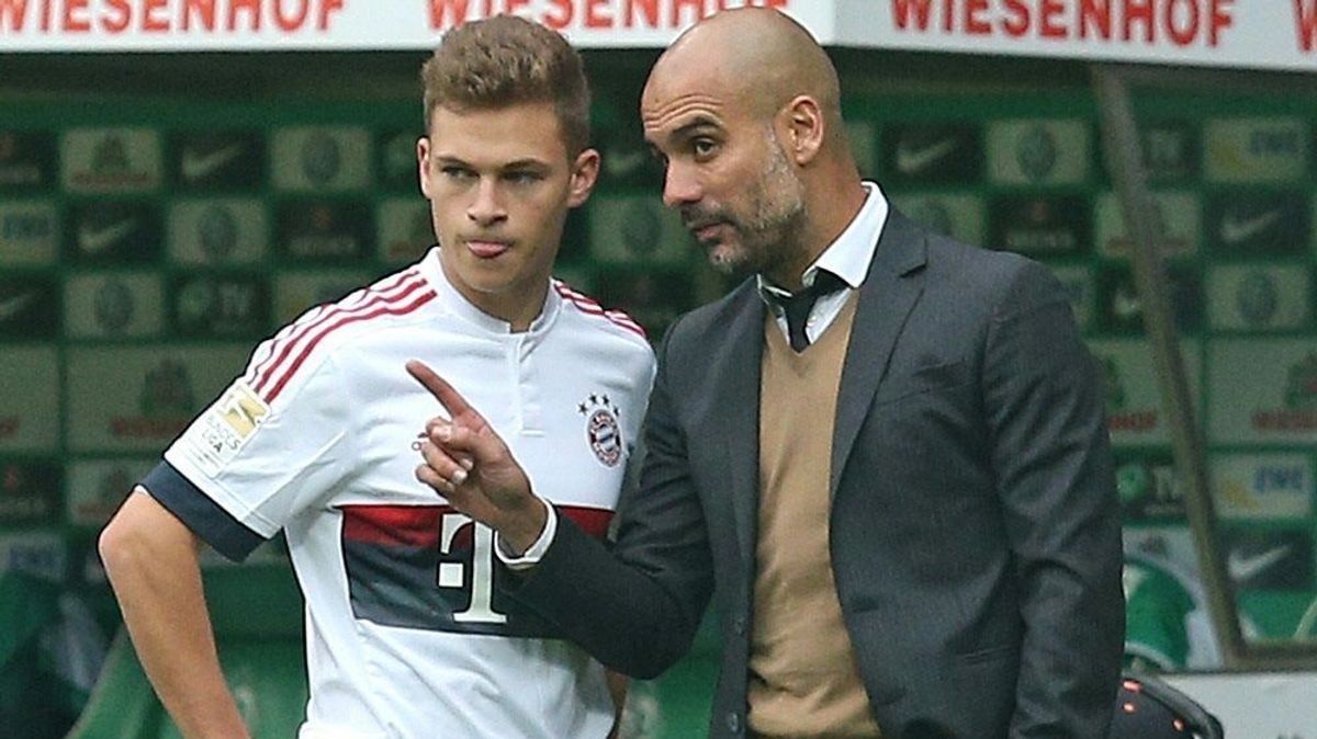 Guardiola (r.) lobt Joshua Kimmich in den höchsten Tönen