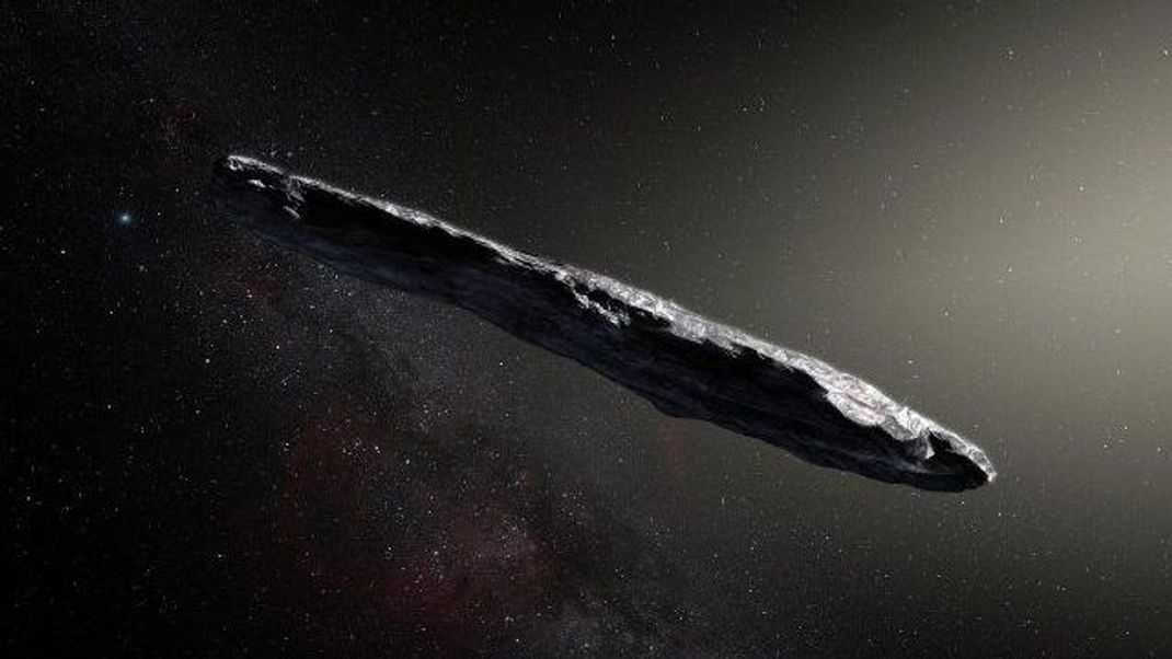 Der Asteroid Oumuamua (hier eine Illustration) wurde von manchen Wissenschaftler:innen für ein Alien-Raumschiff gehalten.