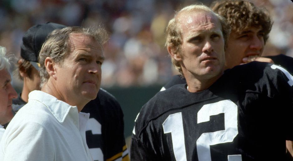 
                <strong>Roman Motzkus</strong><br>
                Platz 3 - Terry Bradshaw: "Auch Bradshaw gehört für mich definitiv in die Top 5 der besten Spieler in der NFL-Historie. Auf der Position des Quarterbacks spielte er ab 1971 für die Pittsburgh Steelers und führte seine Mannschaft zwischen 1975 und 1980 zu vier Super-Bowl-Siegen."
              