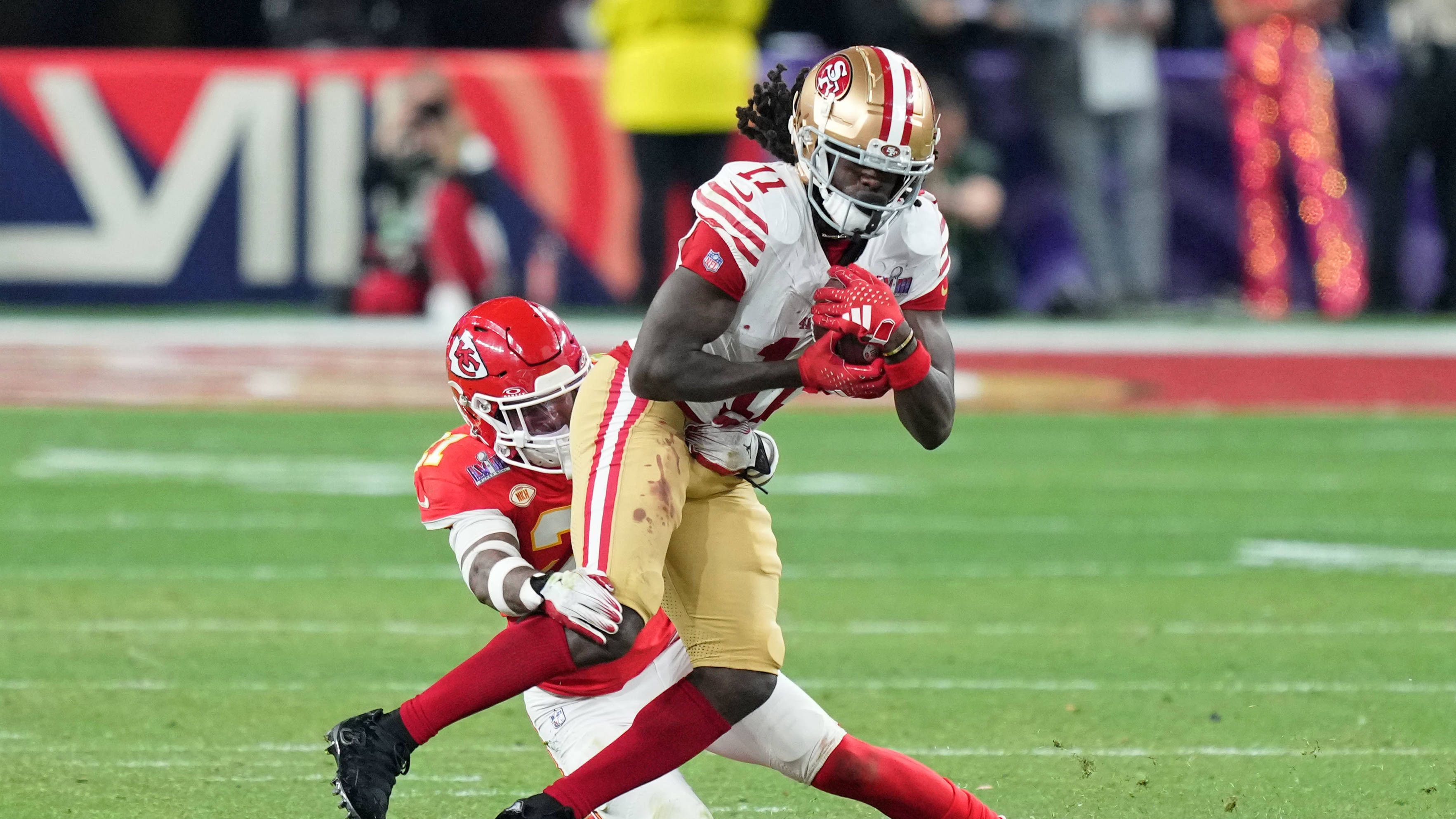 <strong>Post-Route: Brandon Aiyuk (San Francisco 49ers)</strong><br>Doch damit nicht genug! Auch die Post-Route von Aiyuk stellte gegnerische Defensiven vor viele Probleme. Diese Route wird genutzt, um viel Raum zu überbrücken. Der Receiver läuft erst geradeaus und biegt dann Richtung Feldmitte in einem 45-Grad-Winkel ab.&nbsp;