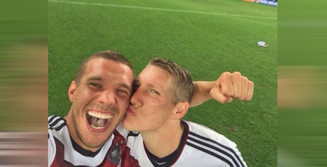 
                <strong>Selfie mit Schweini</strong><br>
                Lukas Podolski hat seine Karriere in der deutschen Nationalmannschaftskarriere für beendet erklärt. Nach 129 Länderspielen und insgesamt 41 Toren für den DFB ist also auch für Poldi Schluss, nachdem schon Kumpel Bastian Schweinsteiger zurücktrat. ran.de verneigt sich vor seiner großen Karriere und wirft noch einmal einen Blick auf die Höhepunkte der vergangenen zwölf Jahre.
              