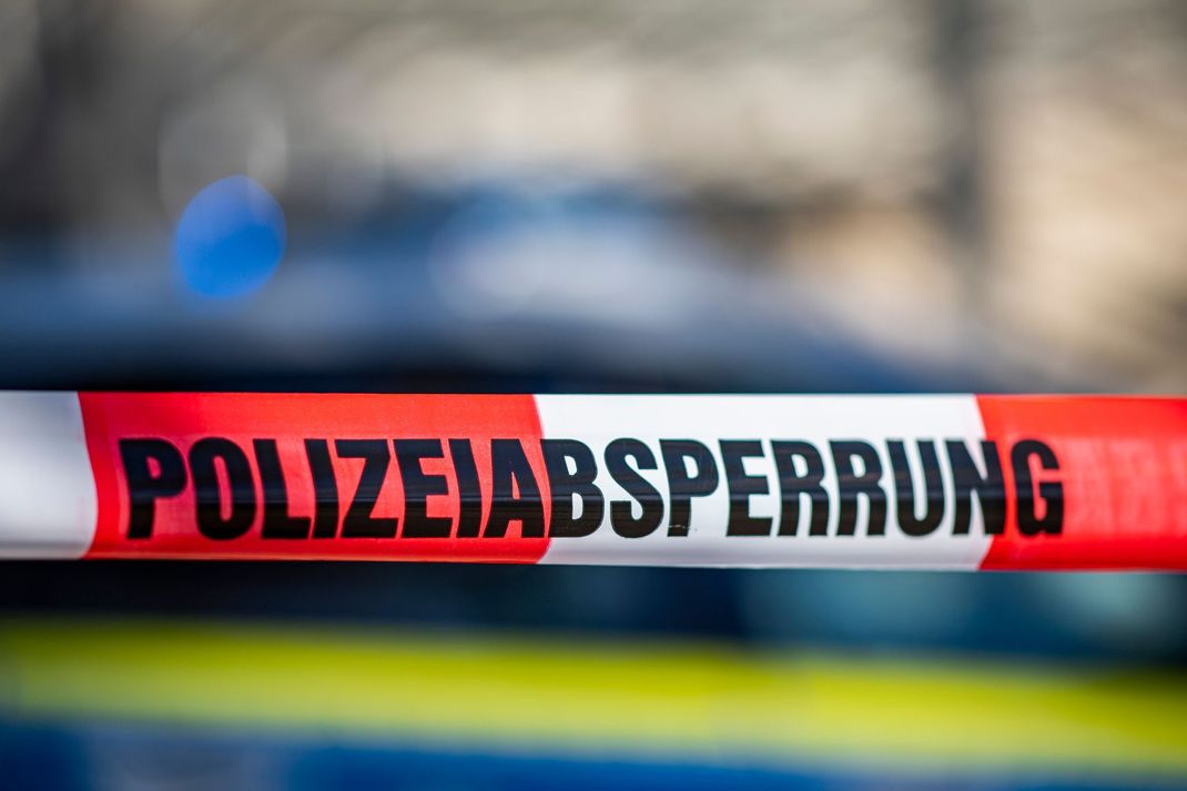 Die Leiche befand sich laut Polizei in einem Koffer. (Symbolbild)