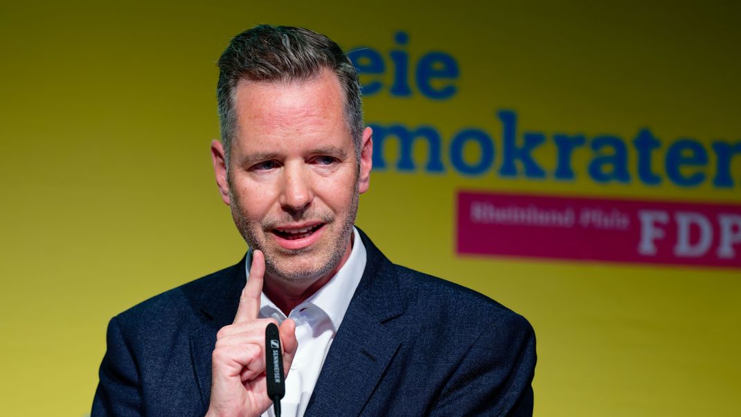 Christian Dürr, Bundesvorsitzender der FDP, spricht in der Stadthalle bei der Listenaufstellung der FDP Rheinland-Pfalz für die Landtagswahl 2026.