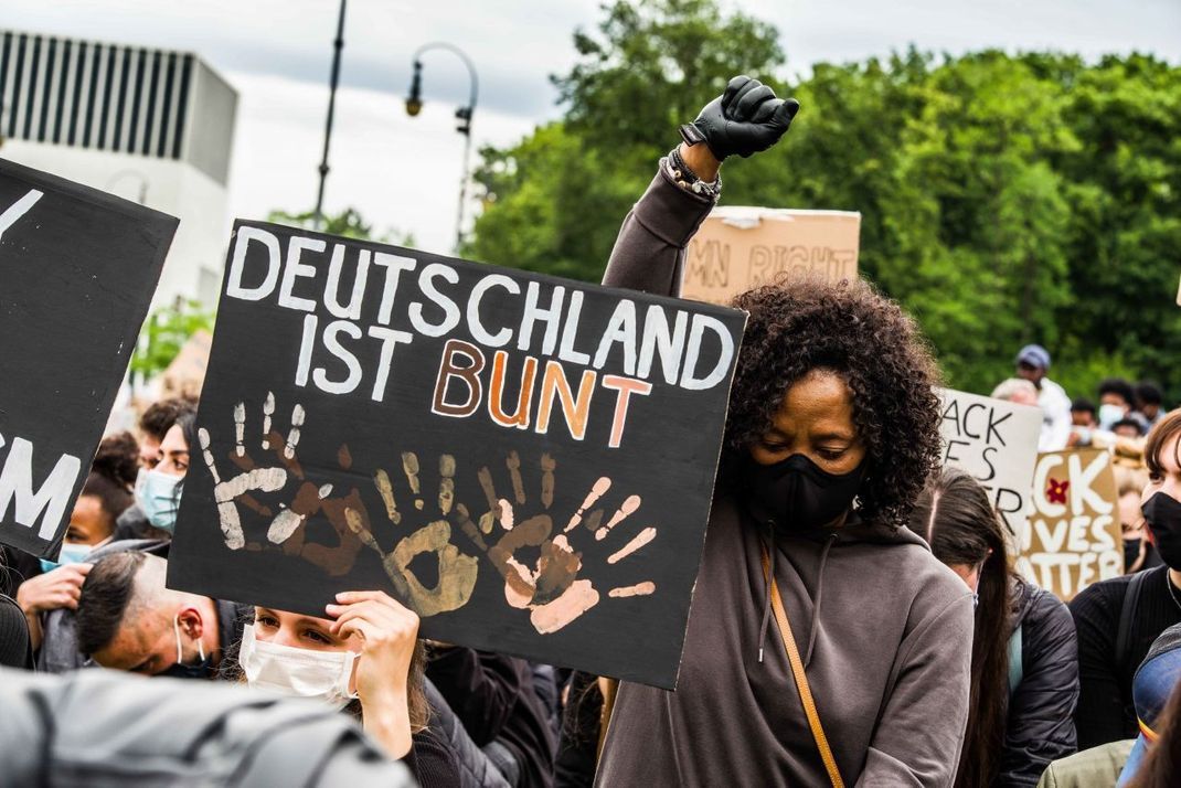 Demonstranten in München zeigen im Juni 2020: Deutschland ist vielfältig.
