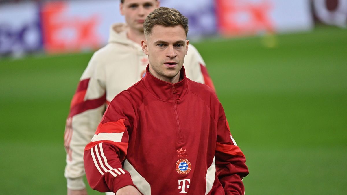 05.03.2025, xjrdrx, Fussball UEFA Champions League, FC Bayern Muenchen - Bayer 04 Leverkusen v.l. Platzbegehung vor dem Spiel Joshua Kimmich (FC Bayern Muenchen) (DFL DFB REGULATIONS PROHIBIT ANY U...