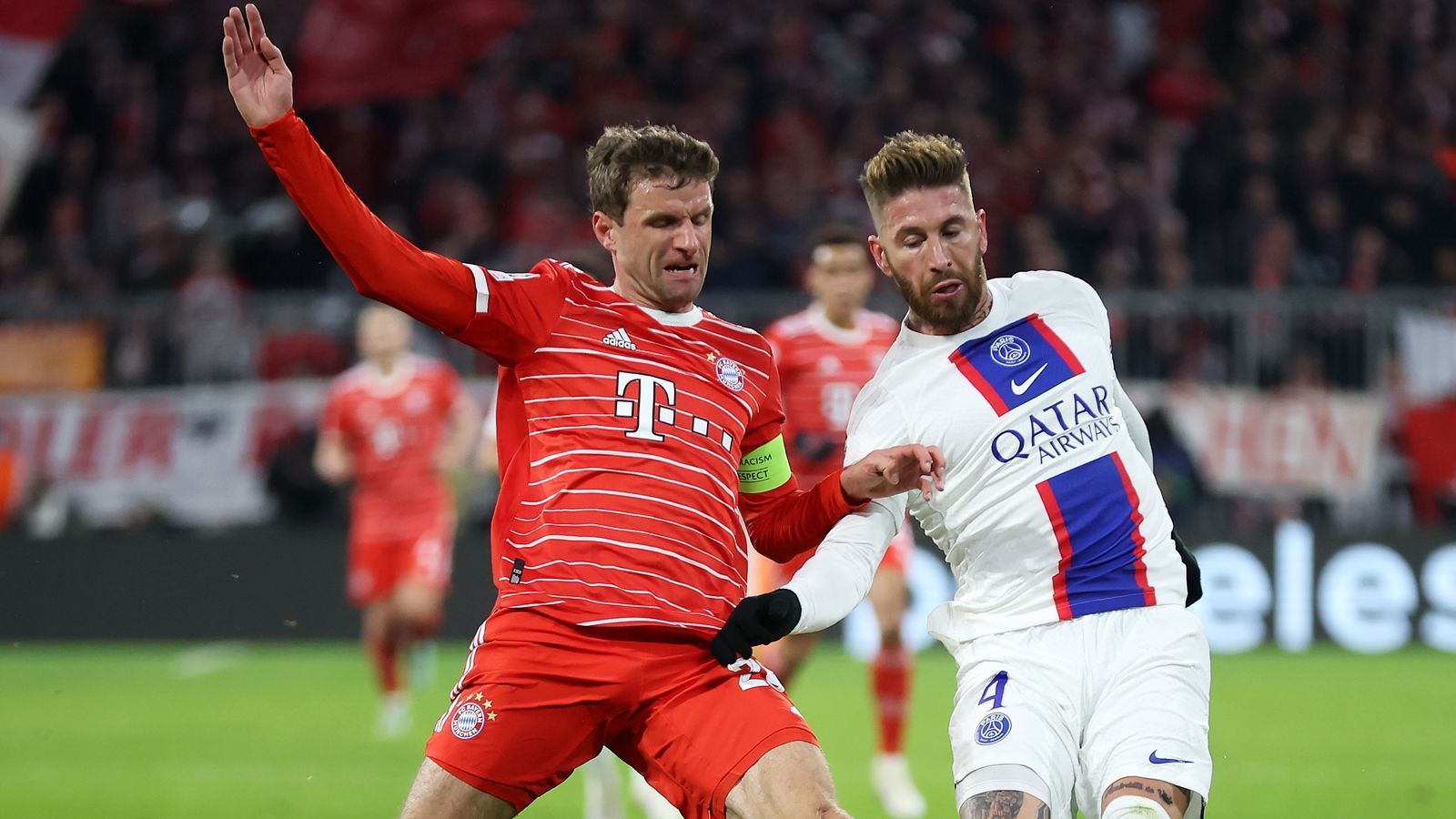 
                <strong>Thomas Müller (FC Bayern München)</strong><br>
                Bekommt in der zehnten Minute für eine blitzsaubere Grätsche gegen Messi Szenenapplaus. Für die Gäste die größte Nervensäge auf dem Platz. Ackert, ordnet, motiviert. Ist allgemein die Champions-League-Version seiner selbst. Nicht umsonst gelingt ihm der entscheidende Ballgewinn, der zum 1:0 führt. Ein echter Kapitän. ran-Note: 1
              