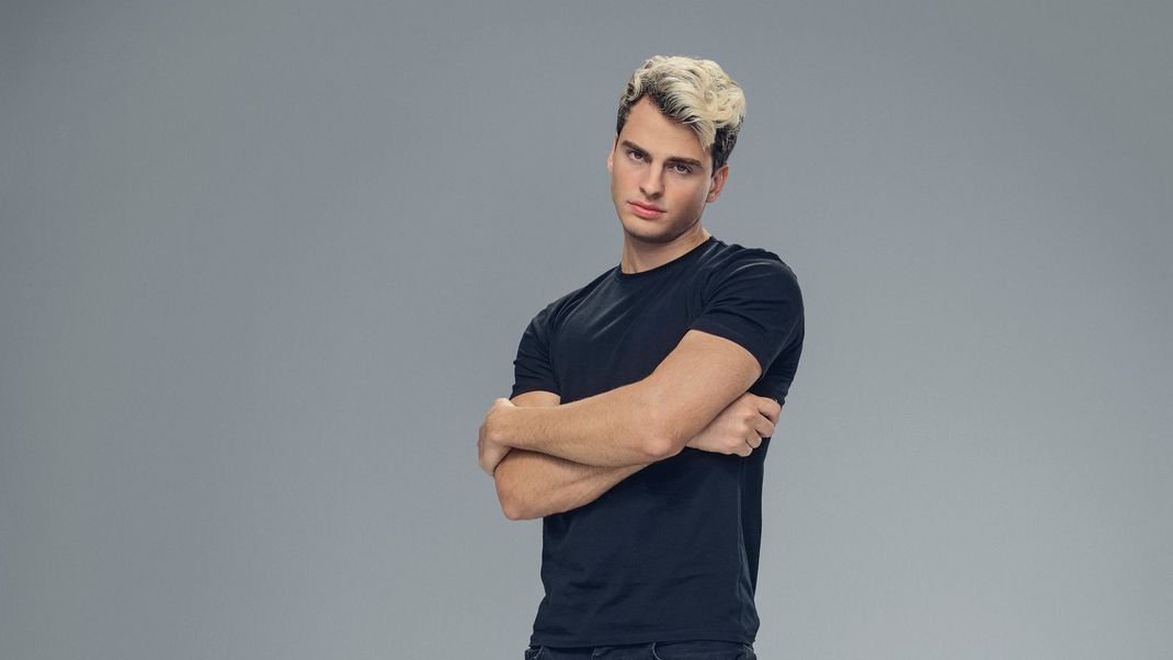 Julian kommt nicht allein zu "Germany's Next Topmodel" 2024. Mit dabei hat er seinen Zwillingsbruder Luka.