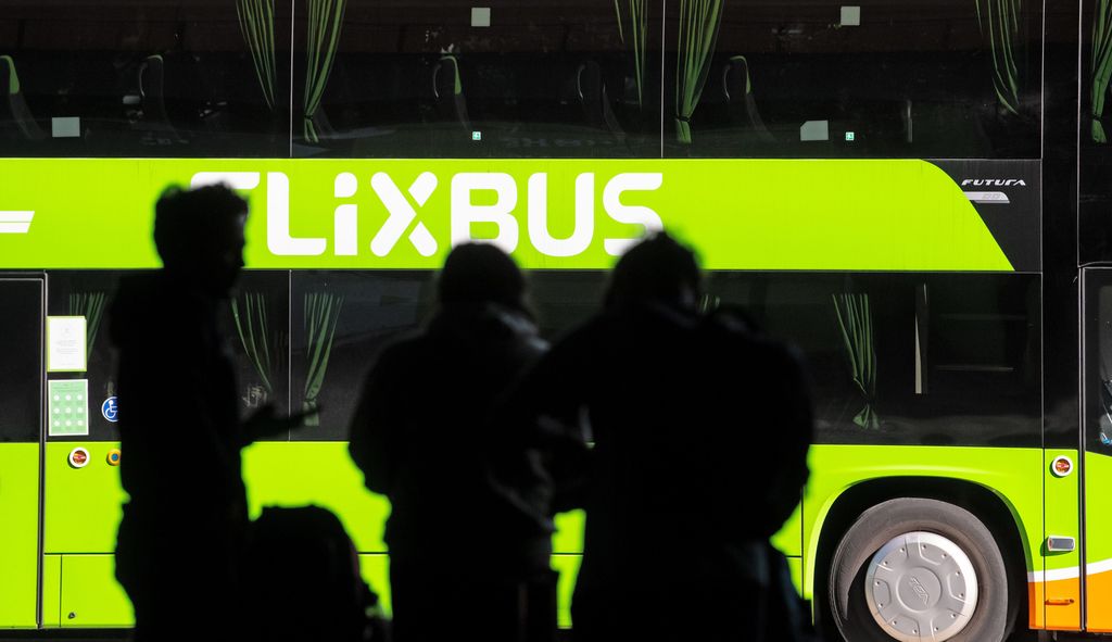Flixbus kippt auf A19 um - 20 Passagiere verletzt