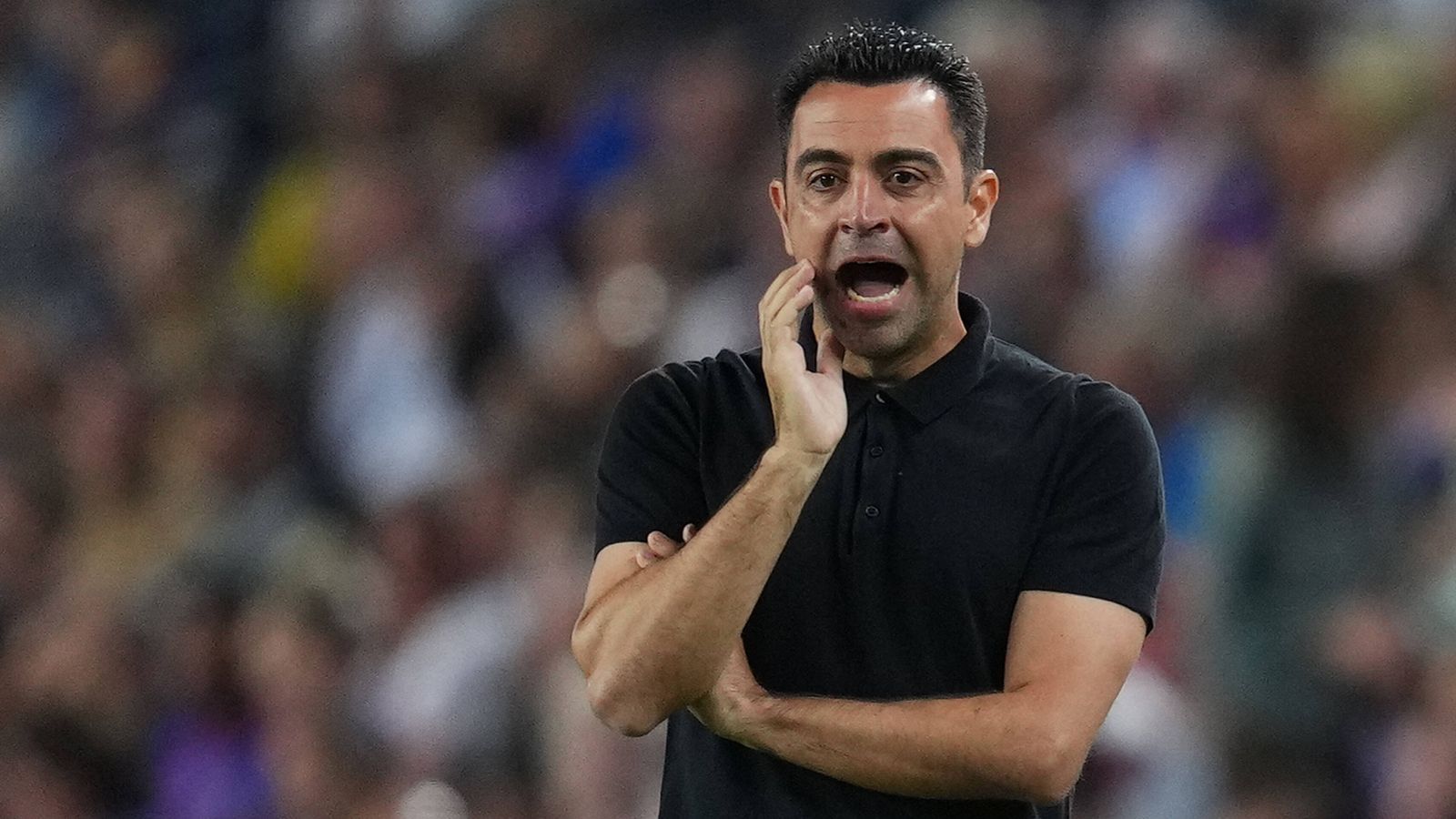 
                <strong>Xavi Hernandez (FC Barcelona)</strong><br>
                Den großen Sprung machte inzwischen auch Spanien-Legende Xavi Hernandez. Allerdings legte der 42-Jährige zuvor noch einen Zwischenschritt bei Katars Erstligisten Al-Sadd FC ein. Dort coachte Xavi von 2019 bis 2021 und wurde im zweiten Jahr sogar Meister. Im November vergangenen Jahres folgte dann die Anstellung bei seinem Jugendklub FC Barcelona, der sich - gefangen in Tristesse - nach der Aura seines einstigen Spieleridols sehnte. Mit den Katalanen holte der ehemalige Mittelfeld-Star 2,15 Punkte pro Spiel, blieb aber erst einmal ohne Titel. Doch er verkörpert aktuell die Hoffnung auf eine neue glorreiche Ära der Blaugrana. 
              