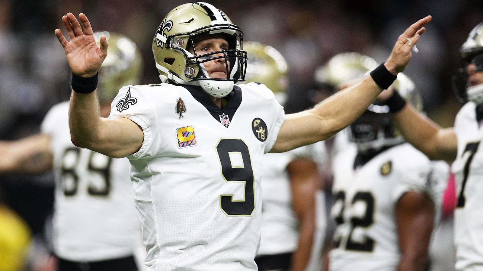 
                <strong>NFC Divisional Round: #1 New Orleans Saints (13-3)</strong><br>
                Die New Orleans Saints haben mit einer Bilanz von 13-3 die NFC gewonnen. In einem bedeutungslosen Spiel gegen die Carolina Panthers verloren die Saints zwar zum Abschluss mit 14:33, sicherten sich aber bereits vor dem letzten Spieltag die Bye-Week in der ersten Playoff-Runde.
              