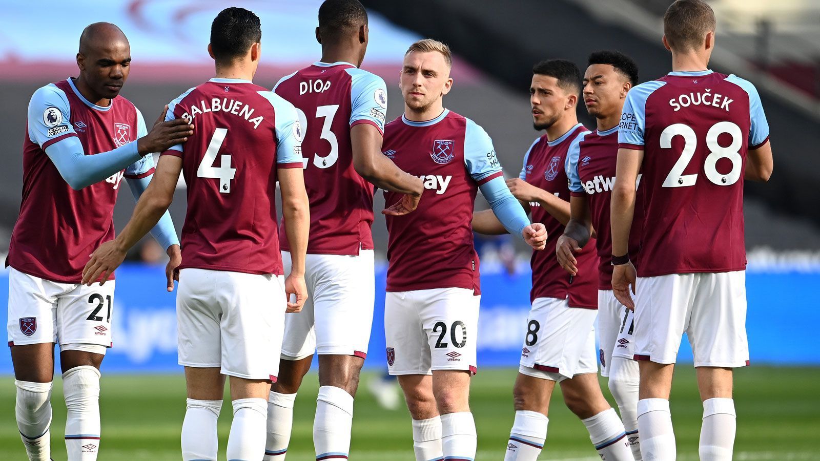 
                <strong>Platz 7: West Ham United</strong><br>
                • Bilanz: 59 Punkte, 56:46 Tore (+10)<br>• Rückstand auf Platz 4: fünf Punkte, zwölf Tore<br>• West Bromwich Albion (A/Mi., 21:15 Uhr, <a href="https://www.ran.de/datenbank/fussball/premier-league/ma9122411/chelsea-fc_leicester-city/liveticker/" data-url-id="42741">im Liveticker auf ran.de</a>), FC Southampton (H/So., 17 Uhr, <a href="https://www.ran.de/datenbank/fussball/premier-league/ma9122411/chelsea-fc_leicester-city/liveticker/" data-url-id="42742">im Liveticker auf ran.de</a>)<br>
              