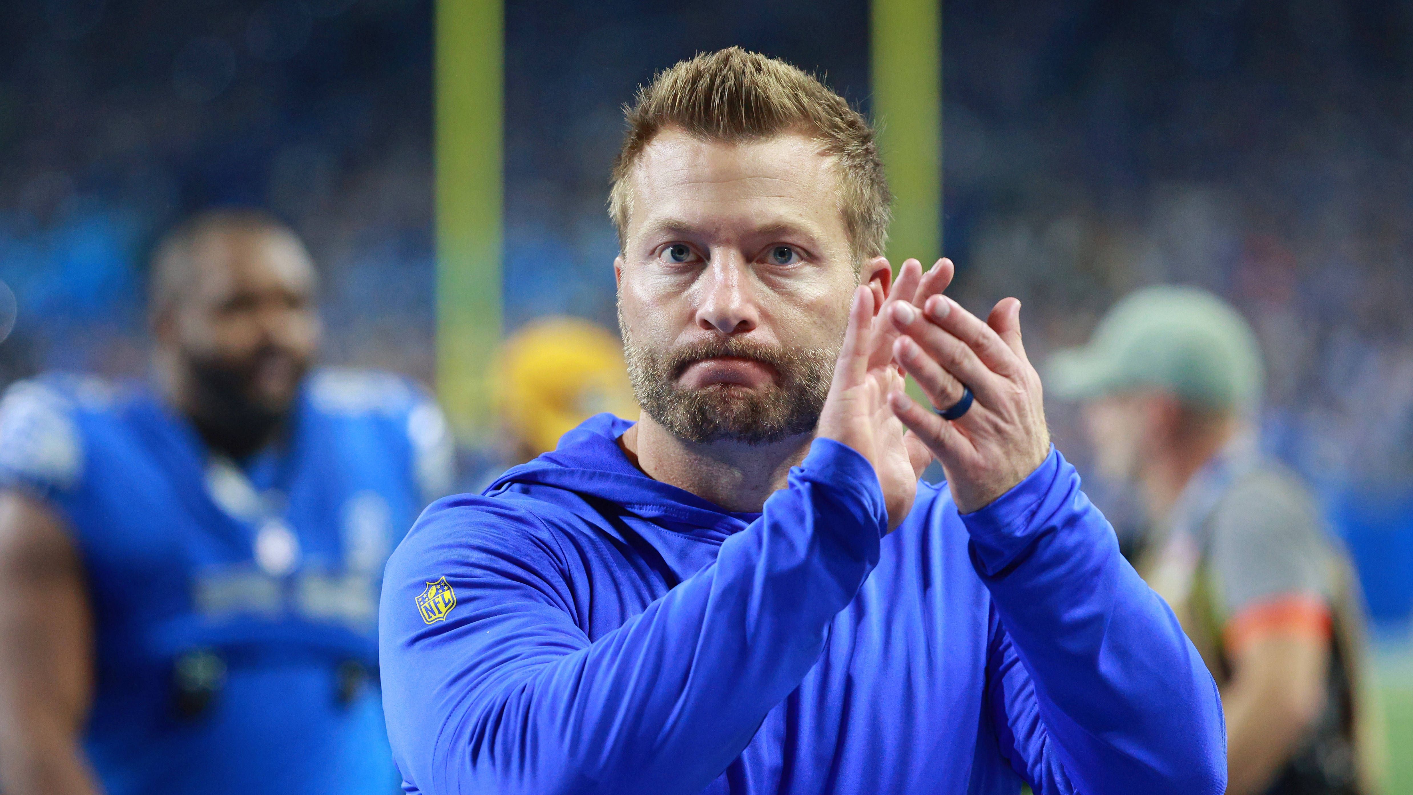 <strong>Platz 4: Los Angeles Rams um Head Coach Sean McVay</strong><br>Jahr für Jahr plündern NFL-Teams den Trainerstab von Sean McVay. Aus gutem Grund! Unter seiner Leitung entwickeln sich zahlreiche Talente auf der Trainer-Position und die Rams spielen auch dank McVay in den meisten Spielzeiten Playoff-Football. Dieses Jahr musste er ebenfalls beide Koordinatoren-Posten (Mike LaFleur und Chris Shula) neu besetzen.&nbsp;