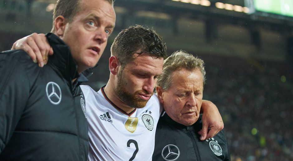 
                <strong>Shkodran Mustafi</strong><br>
                Macht den mittleren Part in der Abwehrkette. In der 35. Minute schreitet er zum Laufduell mit Sheydaev, verletzt sich dabei aber und kann somit das Gegentor nicht mehr verhindern. Nach 36 Minuten ausgewechselt. Note: 4
              