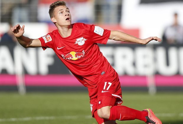
                <strong>Joshua Kimmich</strong><br>
                Trotz seiner 19 Jahre hat Kimmich bereits eine erstaunliche Ruhe am Ball. Zu seinen Vorzügen gehört außerdem eine kompromisslose Zweikampfführung und die hervorragende Antizipationsfähigkeit, die er als defensiver Mittelfeldspieler gut gebrauchen kann.
              