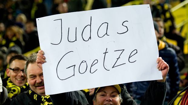
                <strong>Mai 2013: "Judas Götze"</strong><br>
                Fortan gilt Mario Götze bei den Anhängern des BVB als Verräter. 
              