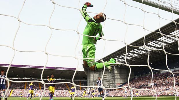 
                <strong>Boaz Myhill (West Brom)</strong><br>
                Boaz Myhill (West Brom): Der 32-Jährige toppt Petr Cech in der englischen Premier League, weil er ein Spiel mehr zu Null bestreitet. West Brom steht überraschend auf Position zehn - auch wegen des starken Keepers.
              